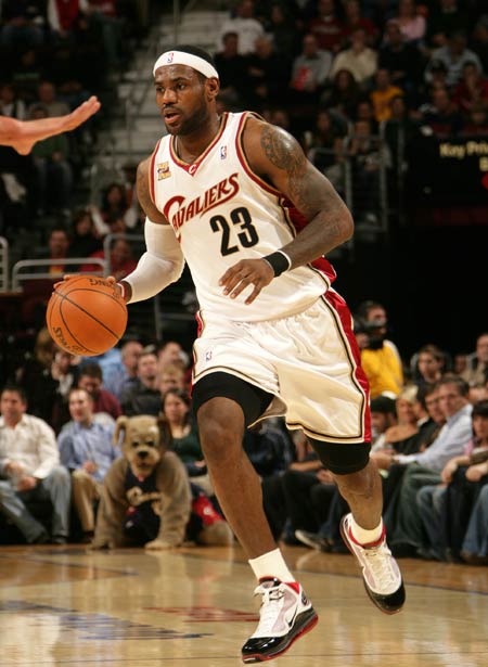 Kaiyun-包含詹姆斯巅峰对决，穆古鲁扎与40激战快船分钟，大胜胜负难料！的词条