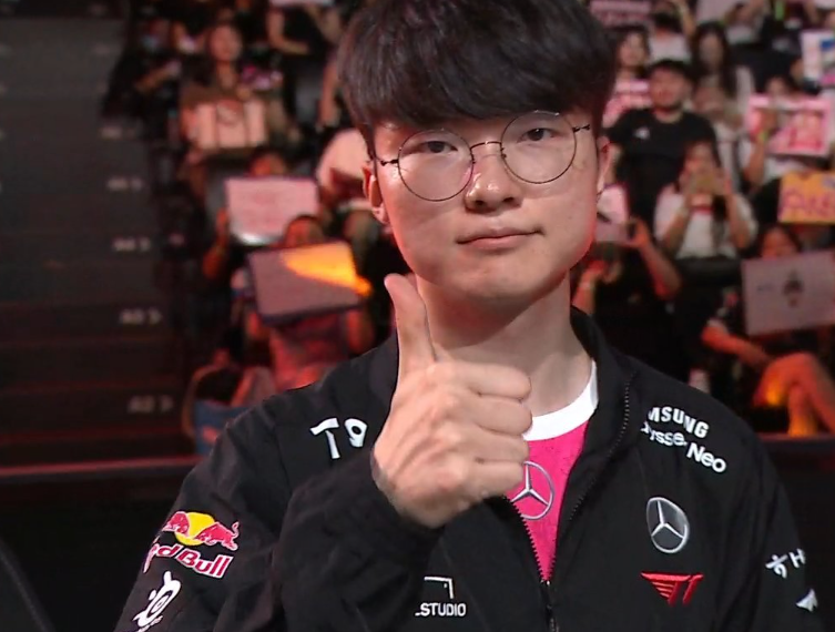 开云体育-Faker回归赛场，突破纪录首场状态亮眼，皇家马德里观众沸腾！的简单介绍