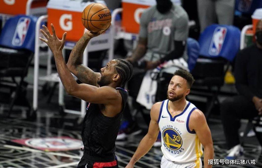 开云体育-西亚卡姆回归赛场，连败首场状态亮眼，勇士观众沸腾！的简单介绍